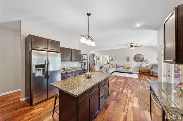 $699,000 | 15556 Old State Road, Carlyle, IL 62231