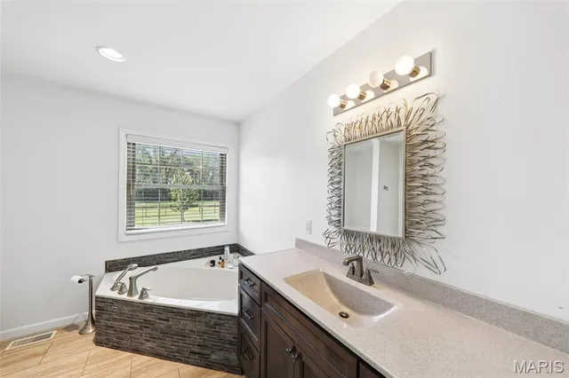 $699,000 | 15556 Old State Road, Carlyle, IL 62231