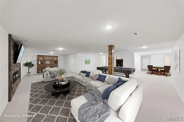 $699,000 | 15556 Old State Road, Carlyle, IL 62231