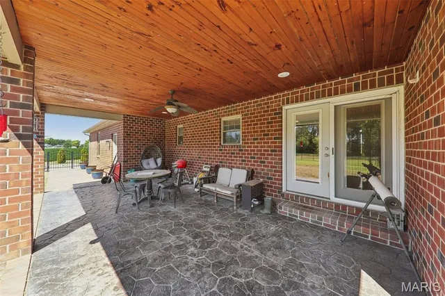 $699,000 | 15556 Old State Road, Carlyle, IL 62231