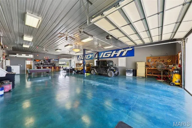 $699,000 | 15556 Old State Road, Carlyle, IL 62231