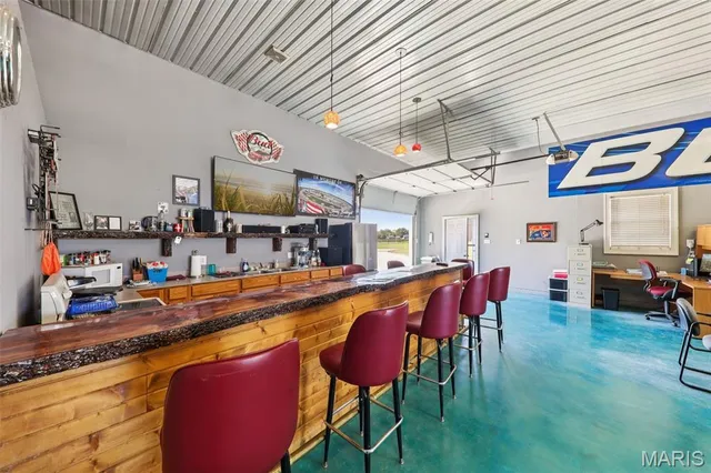 $699,000 | 15556 Old State Road, Carlyle, IL 62231