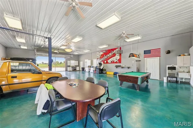 $699,000 | 15556 Old State Road, Carlyle, IL 62231