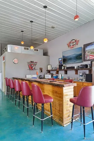 $699,000 | 15556 Old State Road, Carlyle, IL 62231