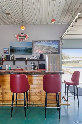 $699,000 | 15556 Old State Road, Carlyle, IL 62231