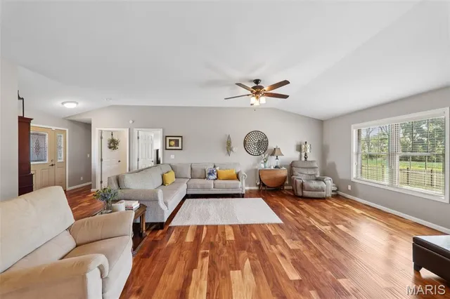 $699,000 | 15556 Old State Road, Carlyle, IL 62231