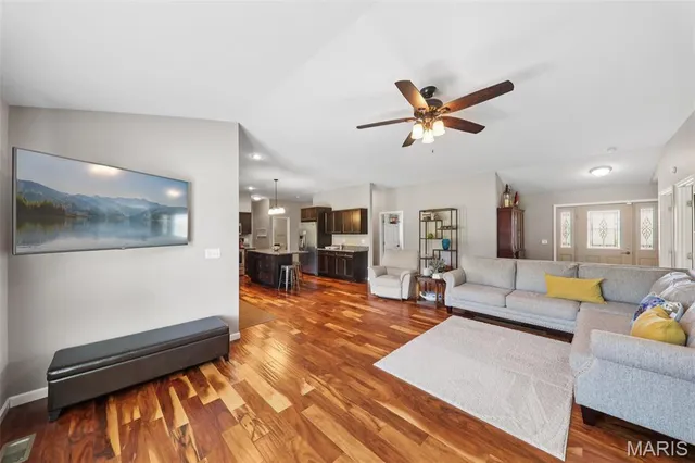 $699,000 | 15556 Old State Road, Carlyle, IL 62231