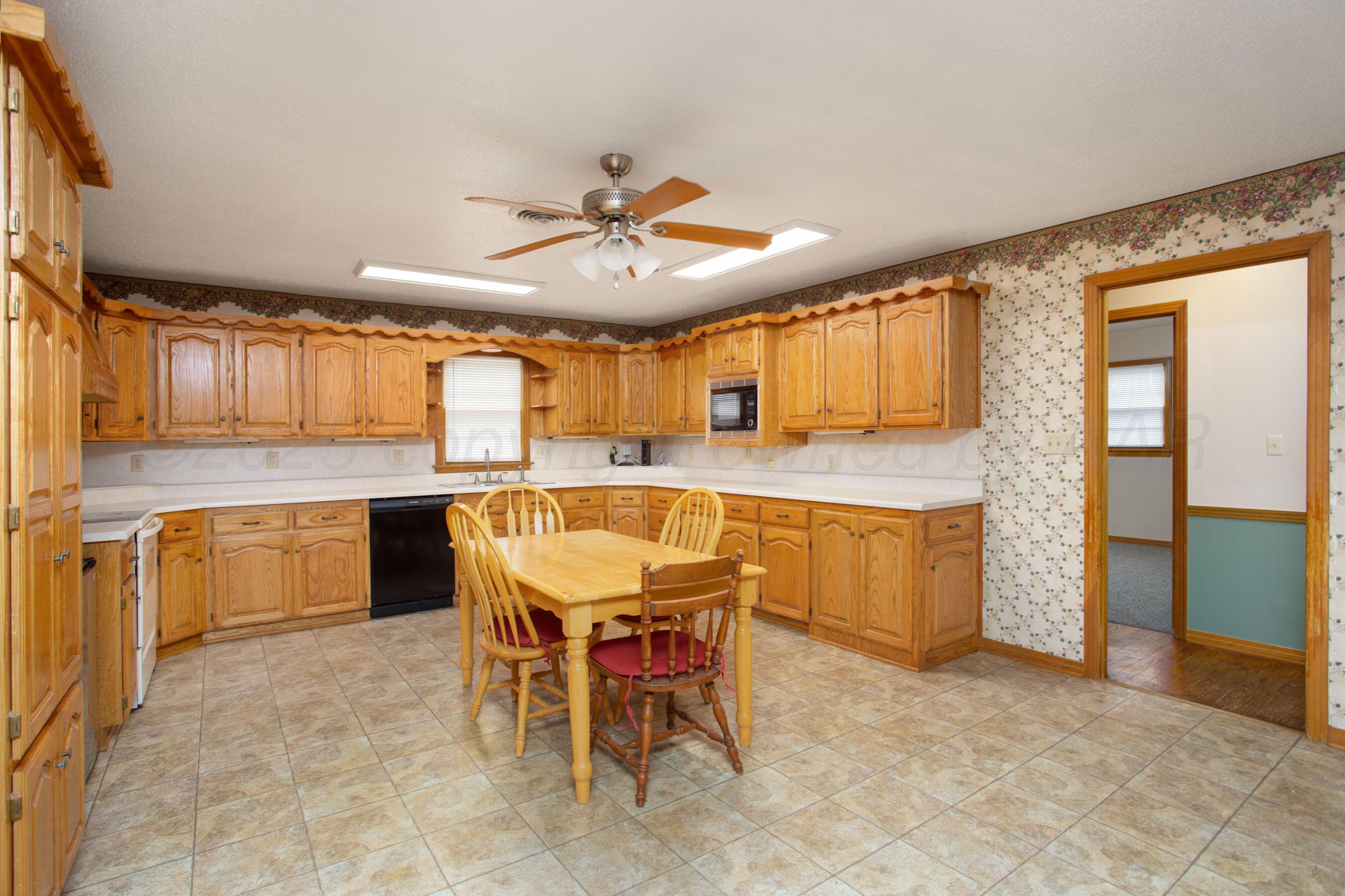 4405 South Ong Street Amarillo, TX 79110 - Photo 7 of 28 Large kitchen