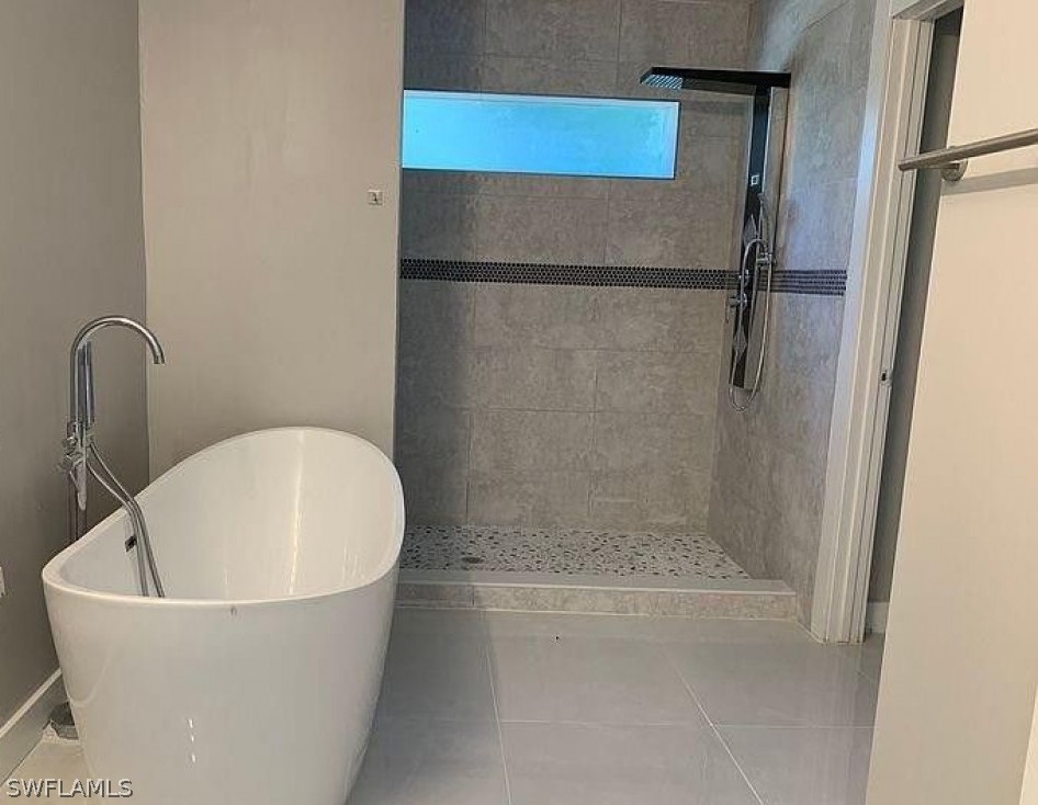 3353 Captains Cove Naples, FL 34112 - Photo 7 of 13 a bathroom with a bathtub