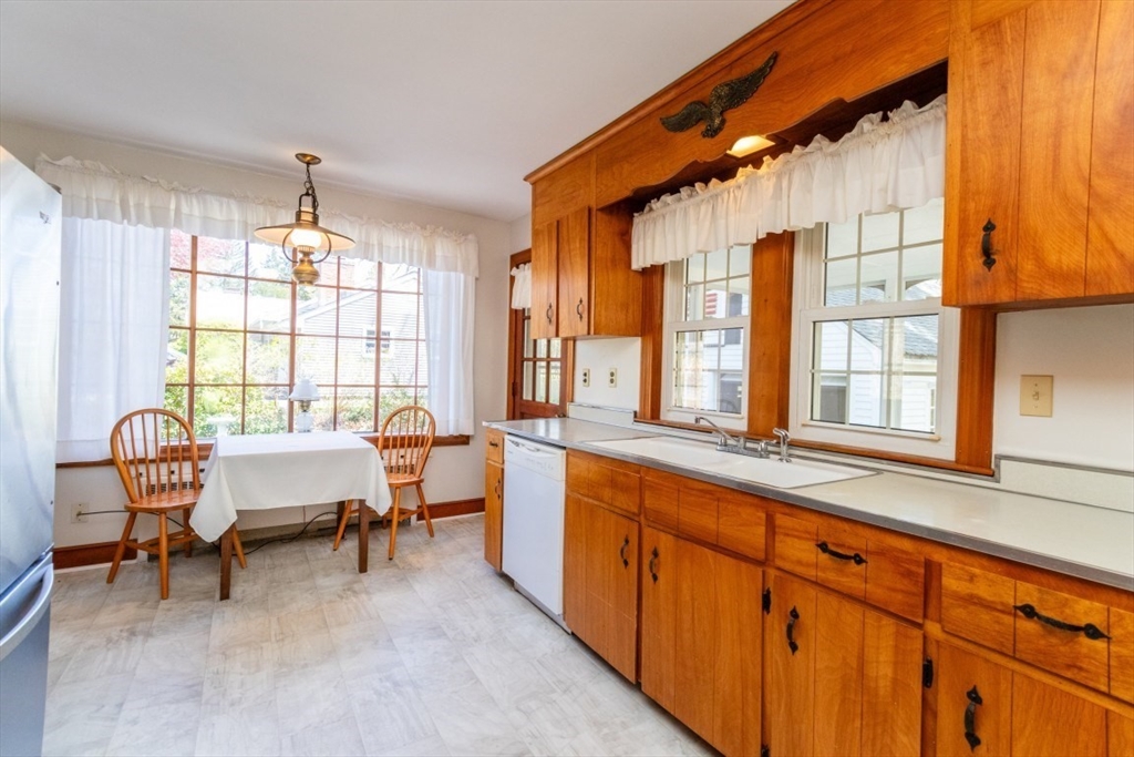 90 Walnut Street Walpole, MA 02081 - Photo 9 of 38