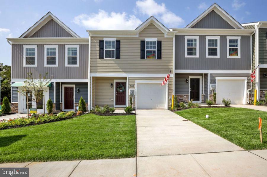 230 Maple Run Drive York, PA 17404 - Photo 2 of 36