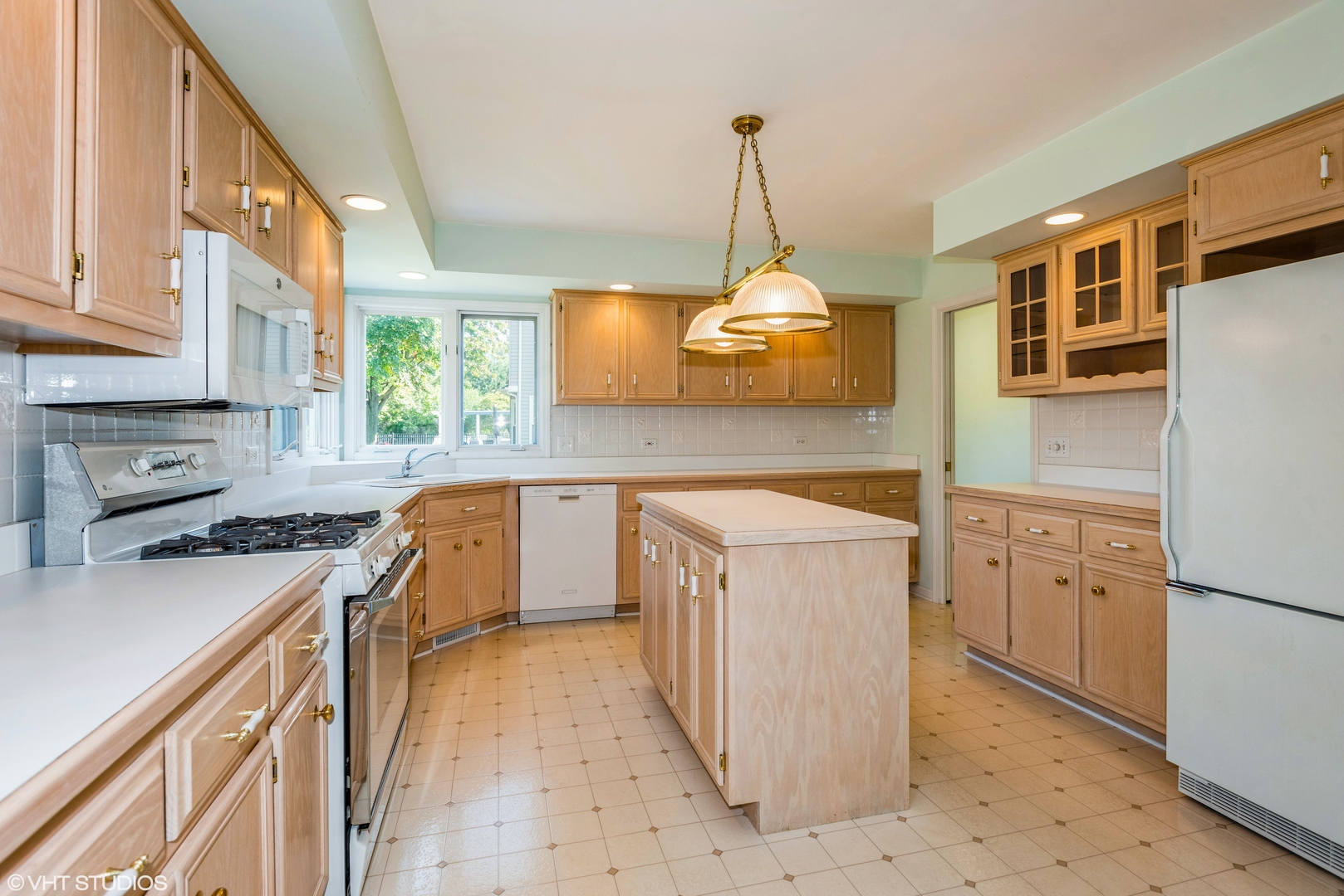 453 Ridgelawn Trail Batavia, IL 60510 - Photo 11 of 25 Gallery Image 11