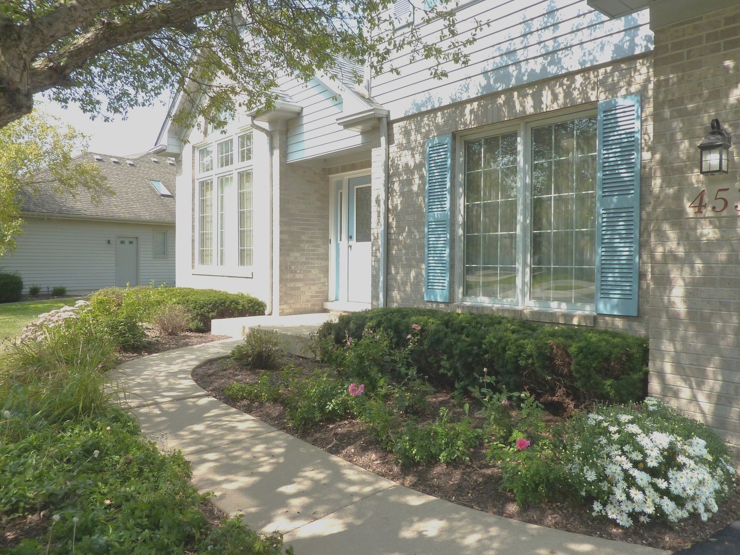 453 Ridgelawn Trail Batavia, IL 60510 - Photo 3 of 25 Gallery Image 3