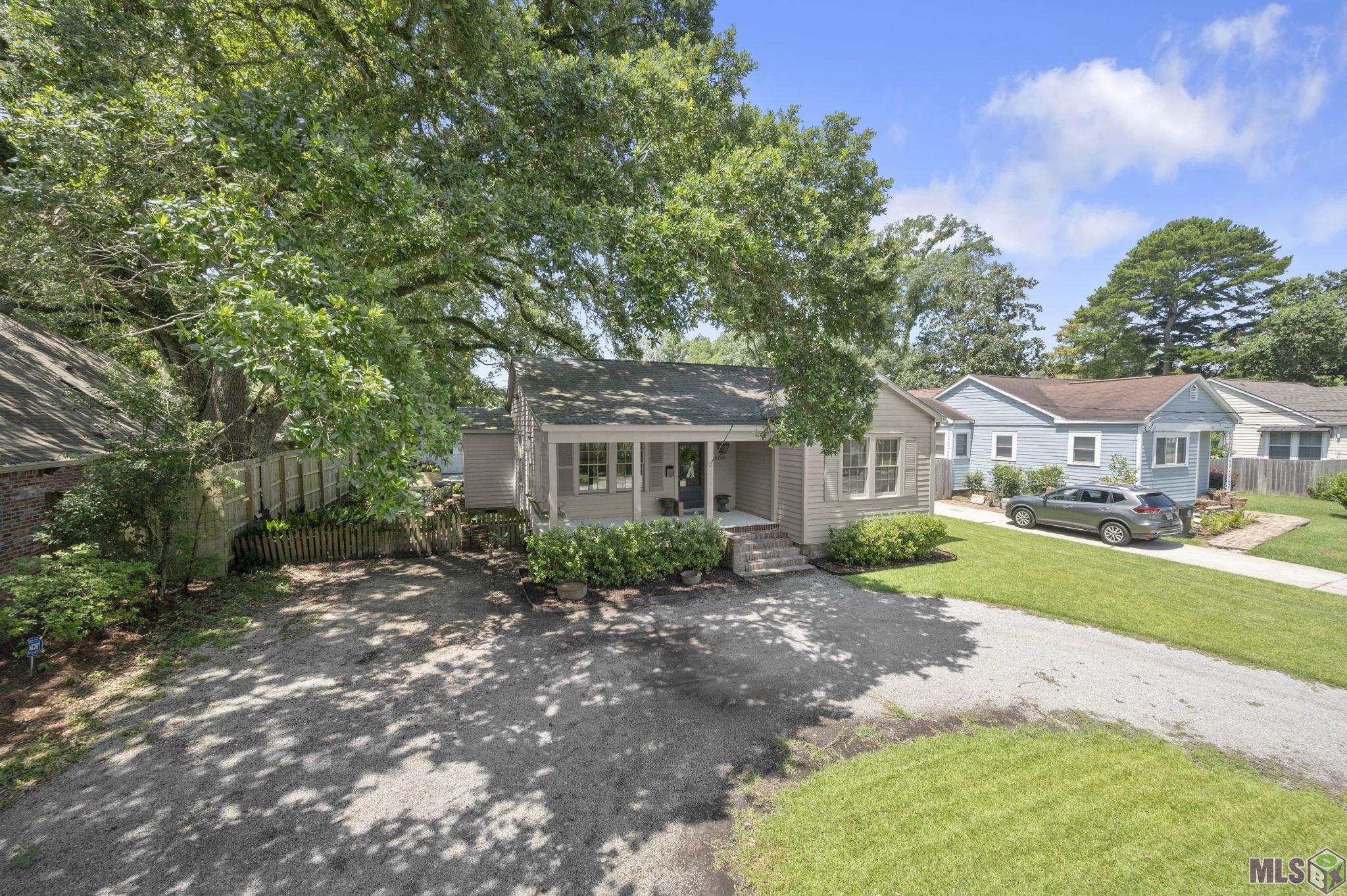 4266 Hyacinth Avenue Baton Rouge, LA 70808 - Photo 3 of 27