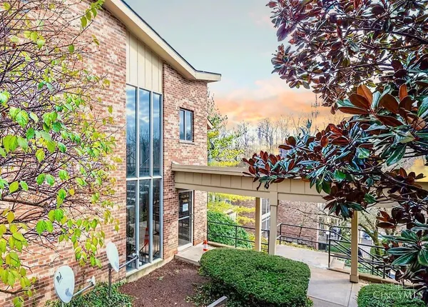 $225,000 | 3069 Alpine Terrace, Unit 11, Cincinnati, OH 45208