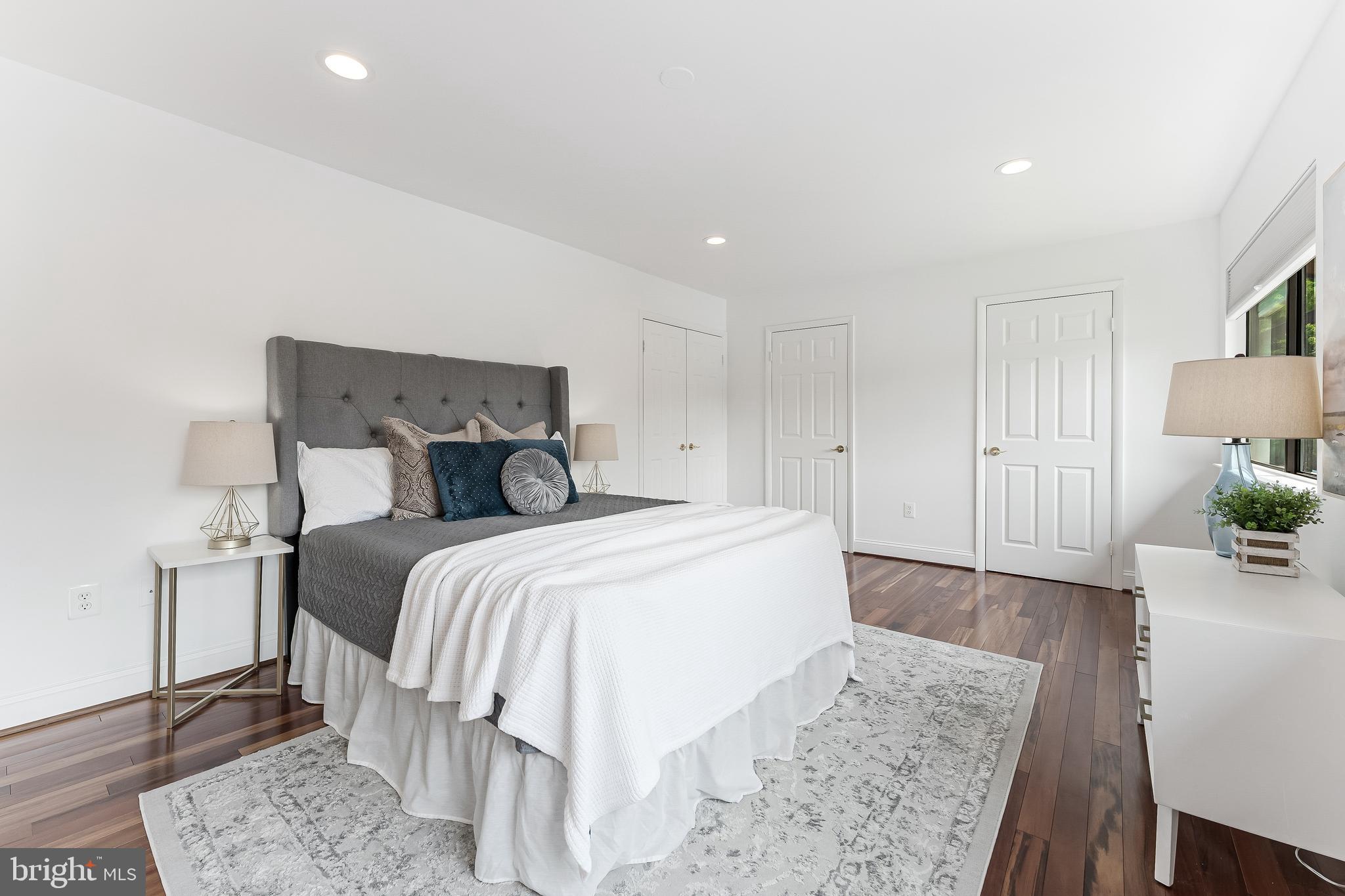 2127 Cabots Point Lane Reston, VA 20191 - Photo 35 of 66 a bed room with a bed and a lamp