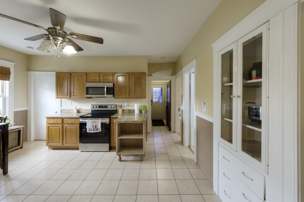 39 Woodford Street, Unit 3 Worcester, MA 01604 - Photo 23 of 37 a view of kitchen with microwave and cabinets