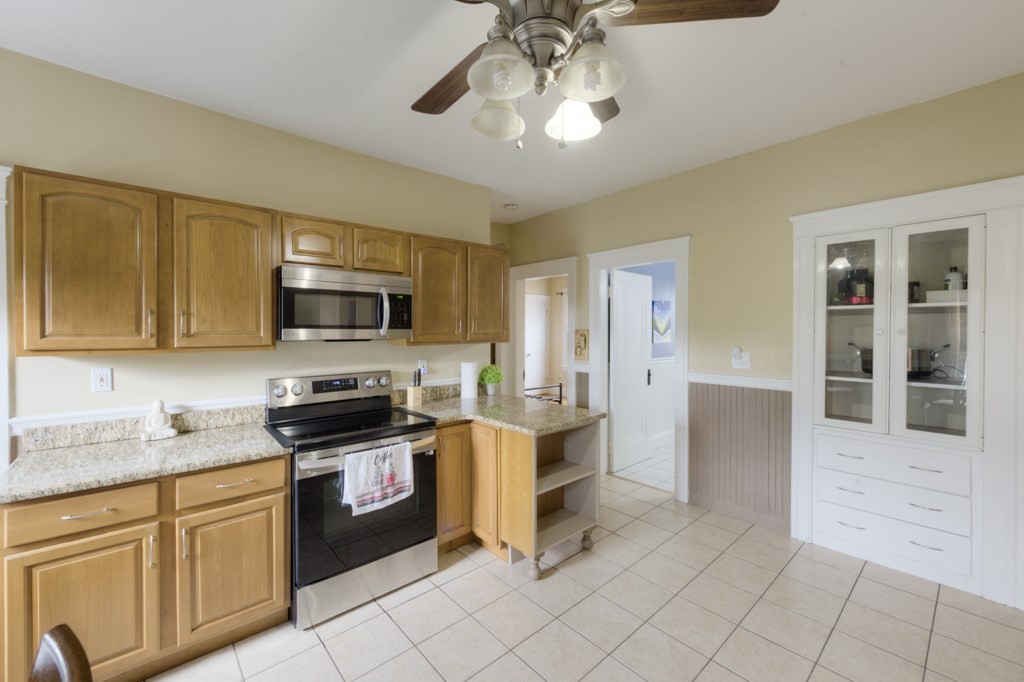 39 Woodford Street, Unit 3 Worcester, MA 01604 - Photo 27 of 37 a kitchen with stainless steel appliances a stove microwave and cabinets