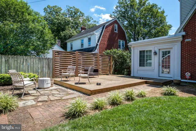 a view of a house with backyard and sitting area