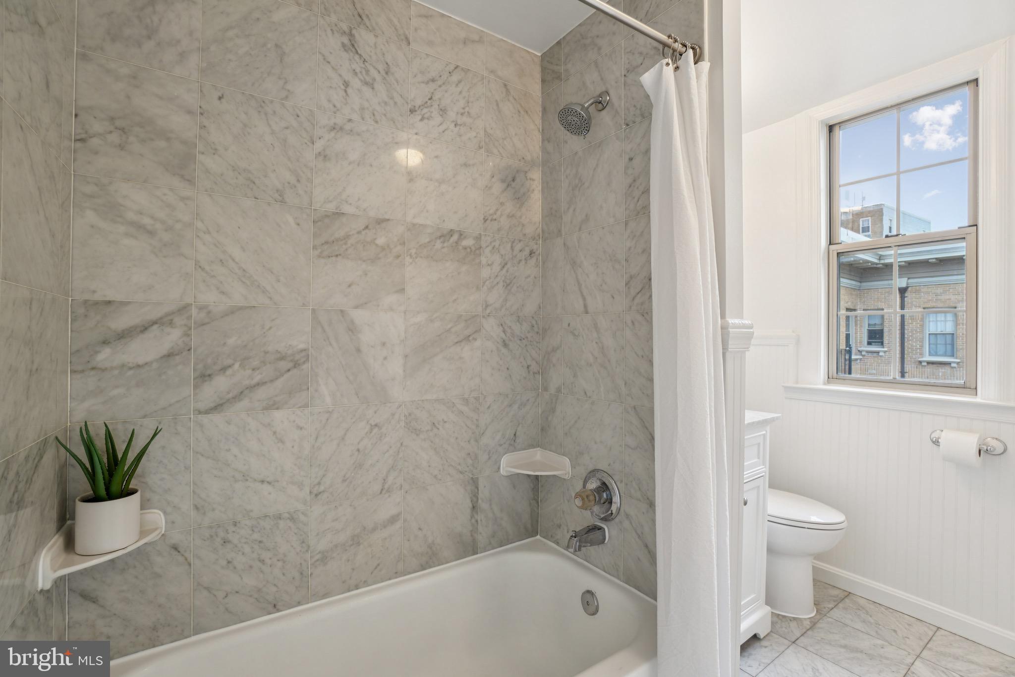 1401 Columbia Road Northwest, Unit 403 Washington, DC 20009 - Photo 15 of 16 Bathroom