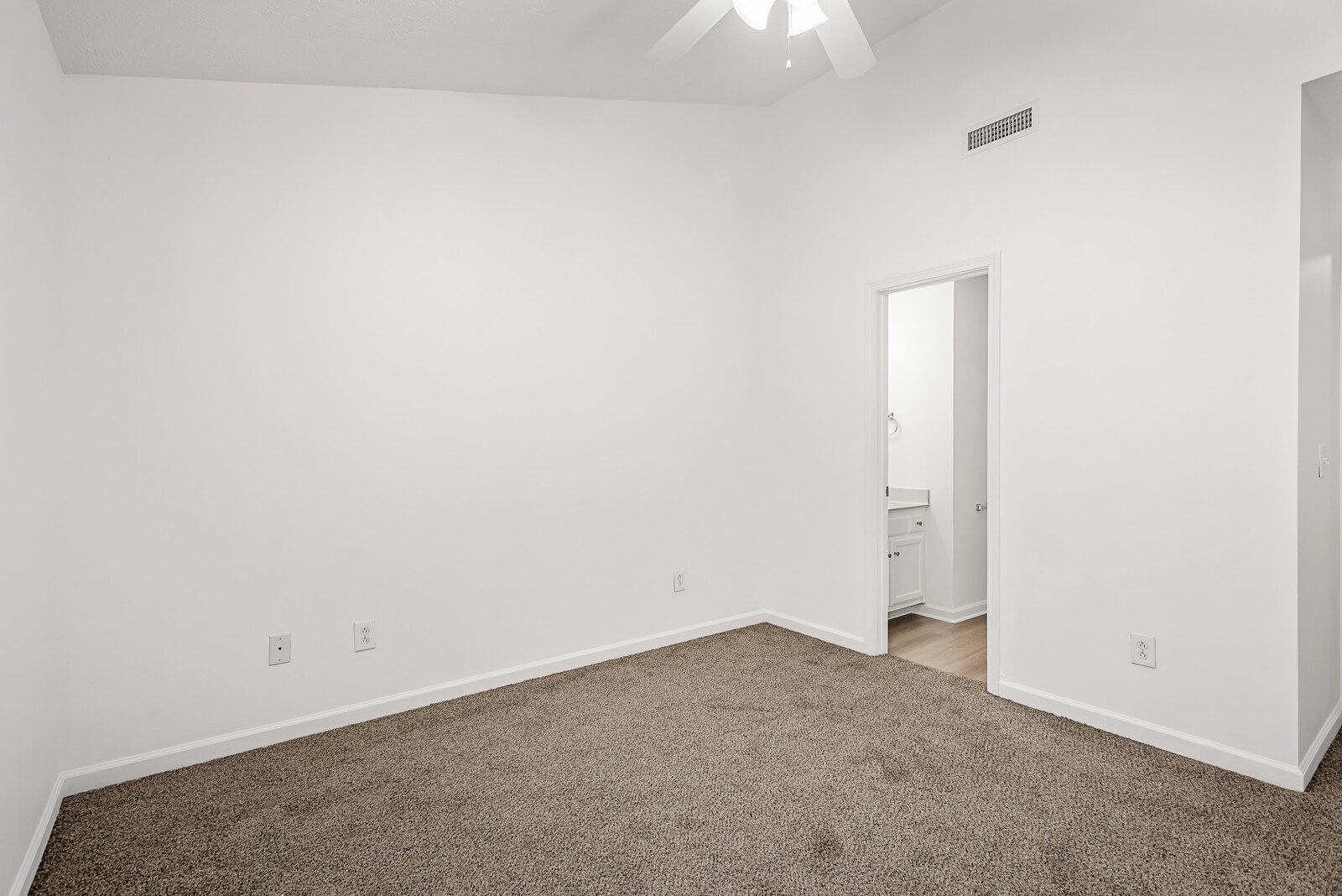 2961 South Rutherford Boulevard, Unit C2 Murfreesboro, TN 37130 - Photo 13 of 25