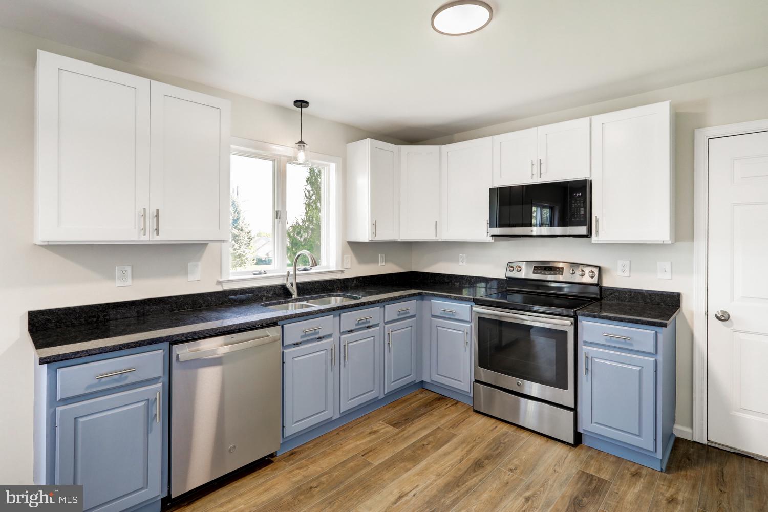 706 Rosemont Drive Lititz, PA 17543 - Photo 20 of 42 Modern kitchen with stylish finishes.