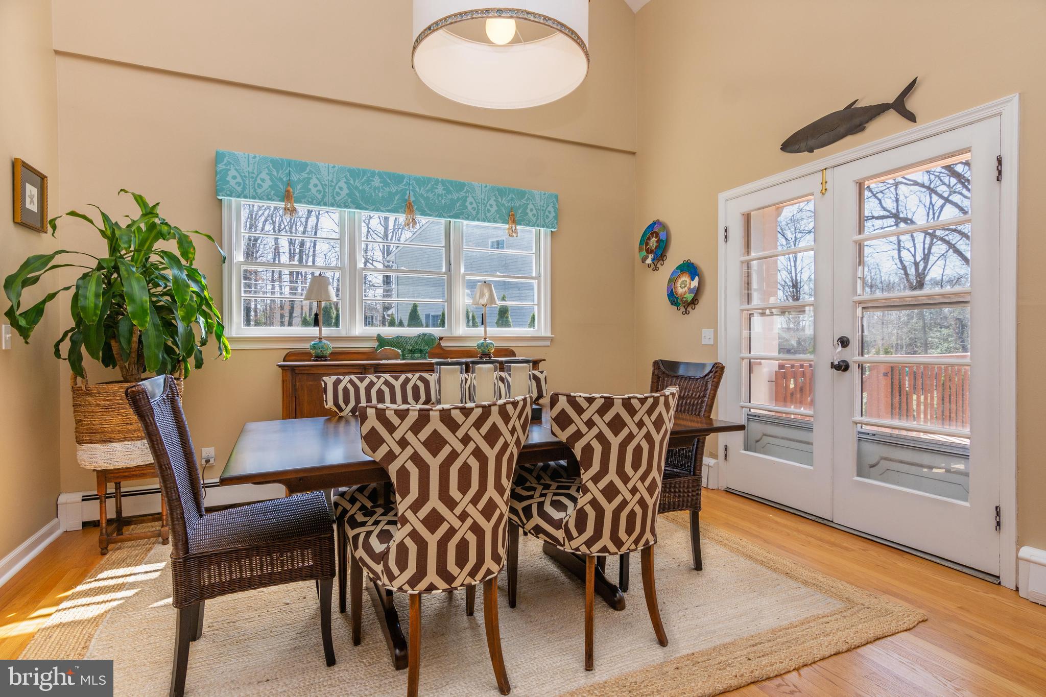267 Cape St John Road Annapolis, MD 21401 - Photo 5 of 22 Dining opens onto the oversized deck..