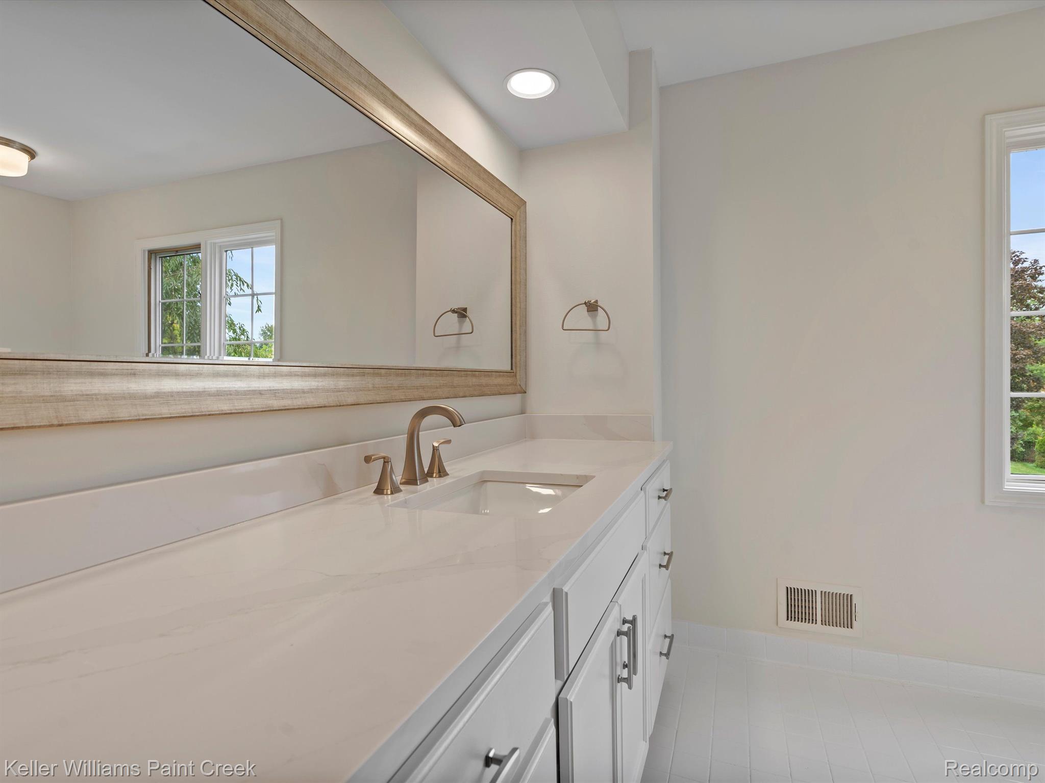 319 Lake Forest Road Rochester, MI 48309 - Photo 32 of 42 Gallery Image 32