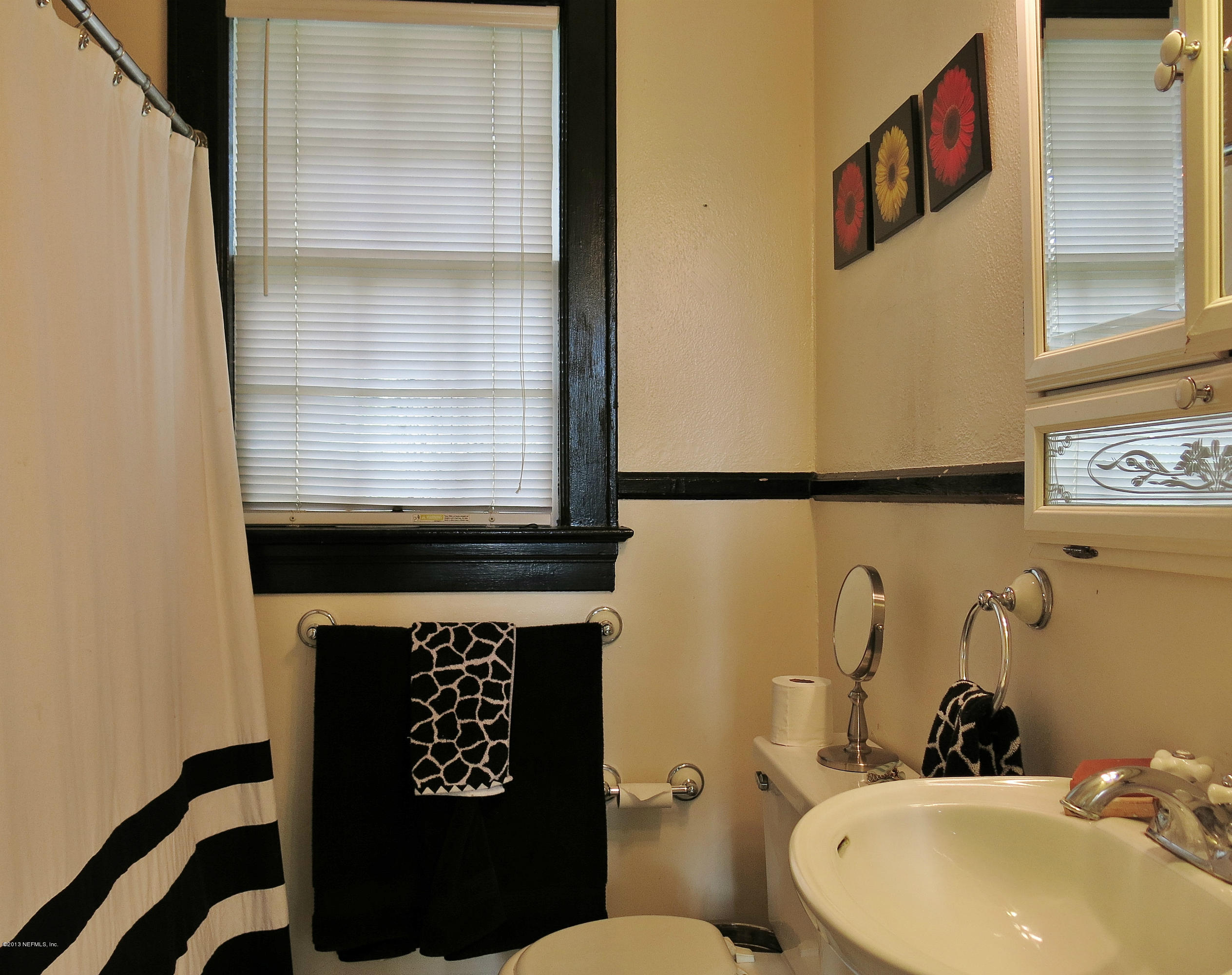 1651 River Road Jacksonville, FL 32207 - Photo 12 of 14 hall bath 1