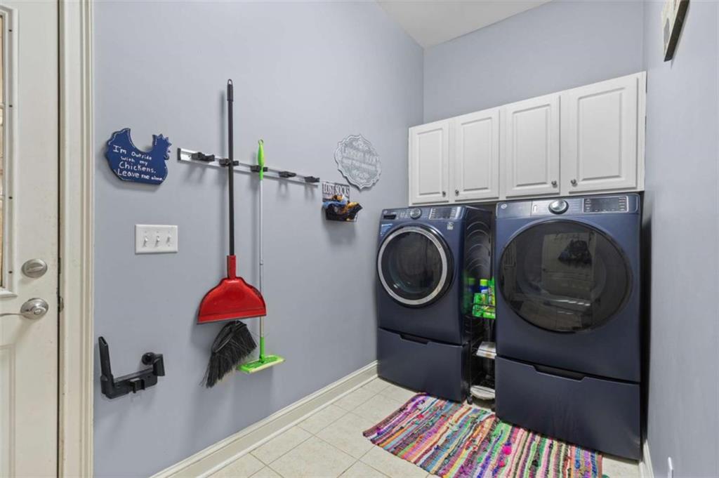 8399 East Carroll Road Whitesburg, GA 30185 - Photo 21 of 52 a utility room with dryer and washer