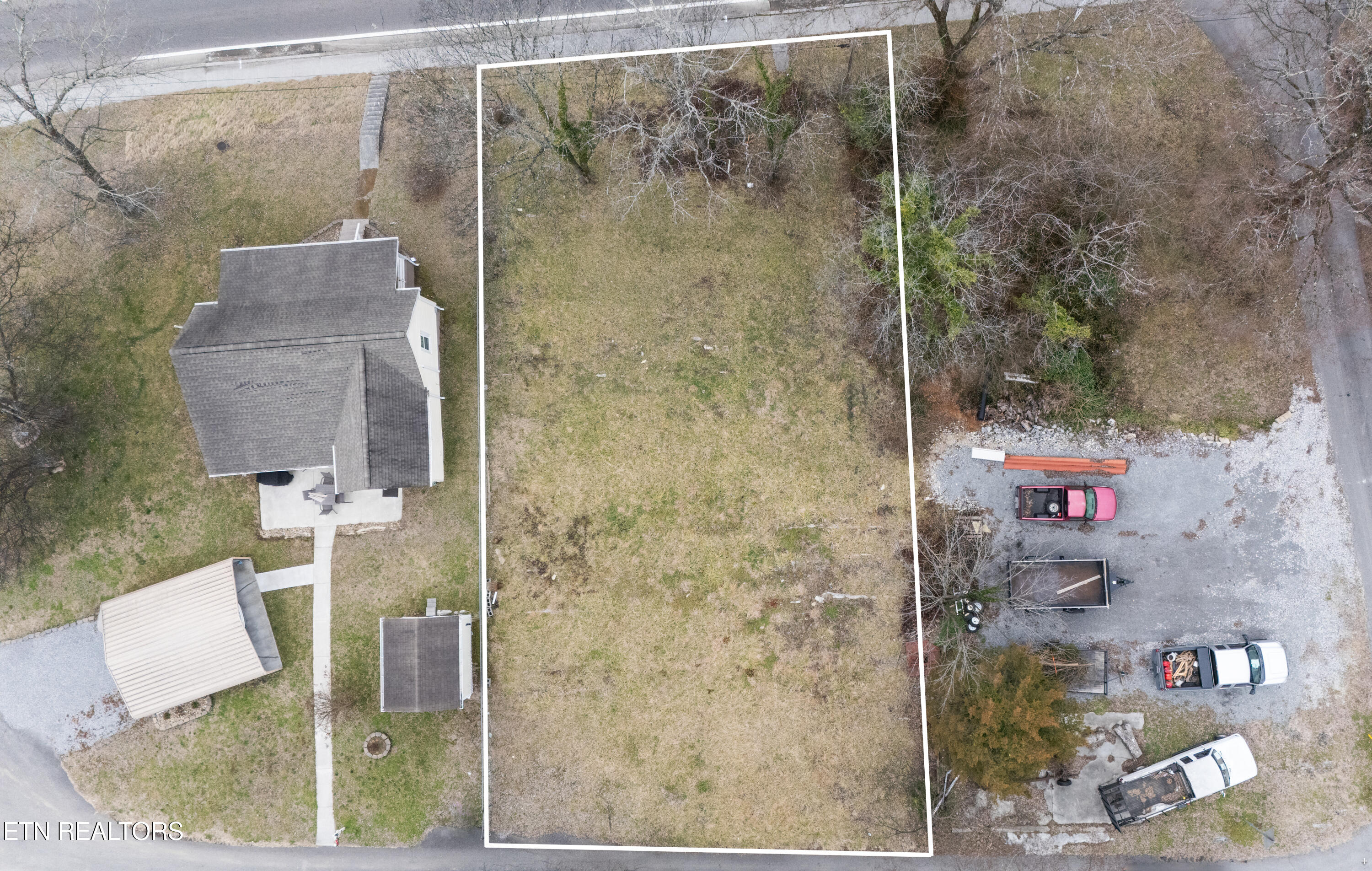 512 Carlock Street Clinton, TN 37716 - Photo 2 of 9 Positive Perceptions-4