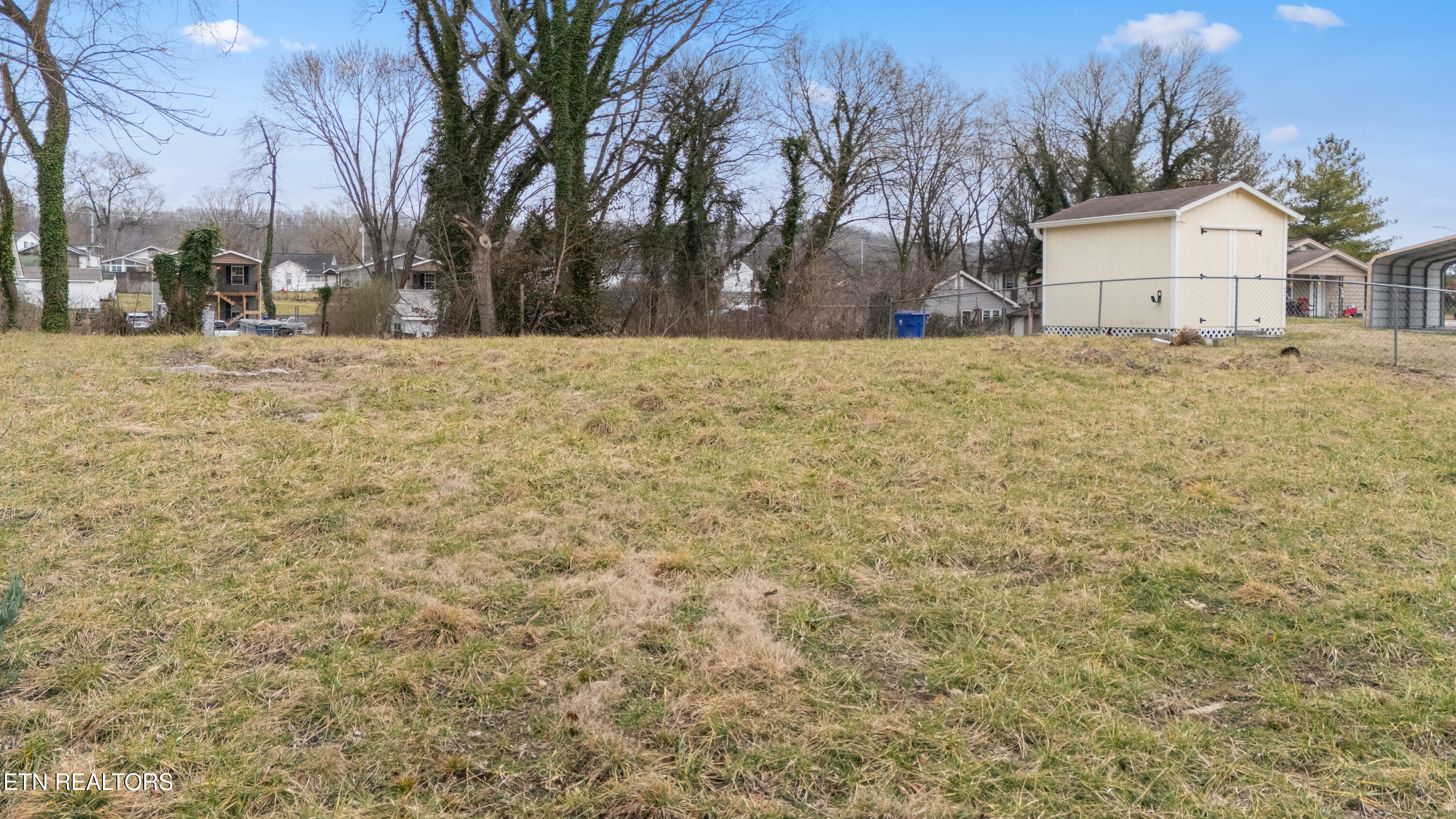 512 Carlock Street Clinton, TN 37716 - Photo 3 of 9 Positive Perceptions-2