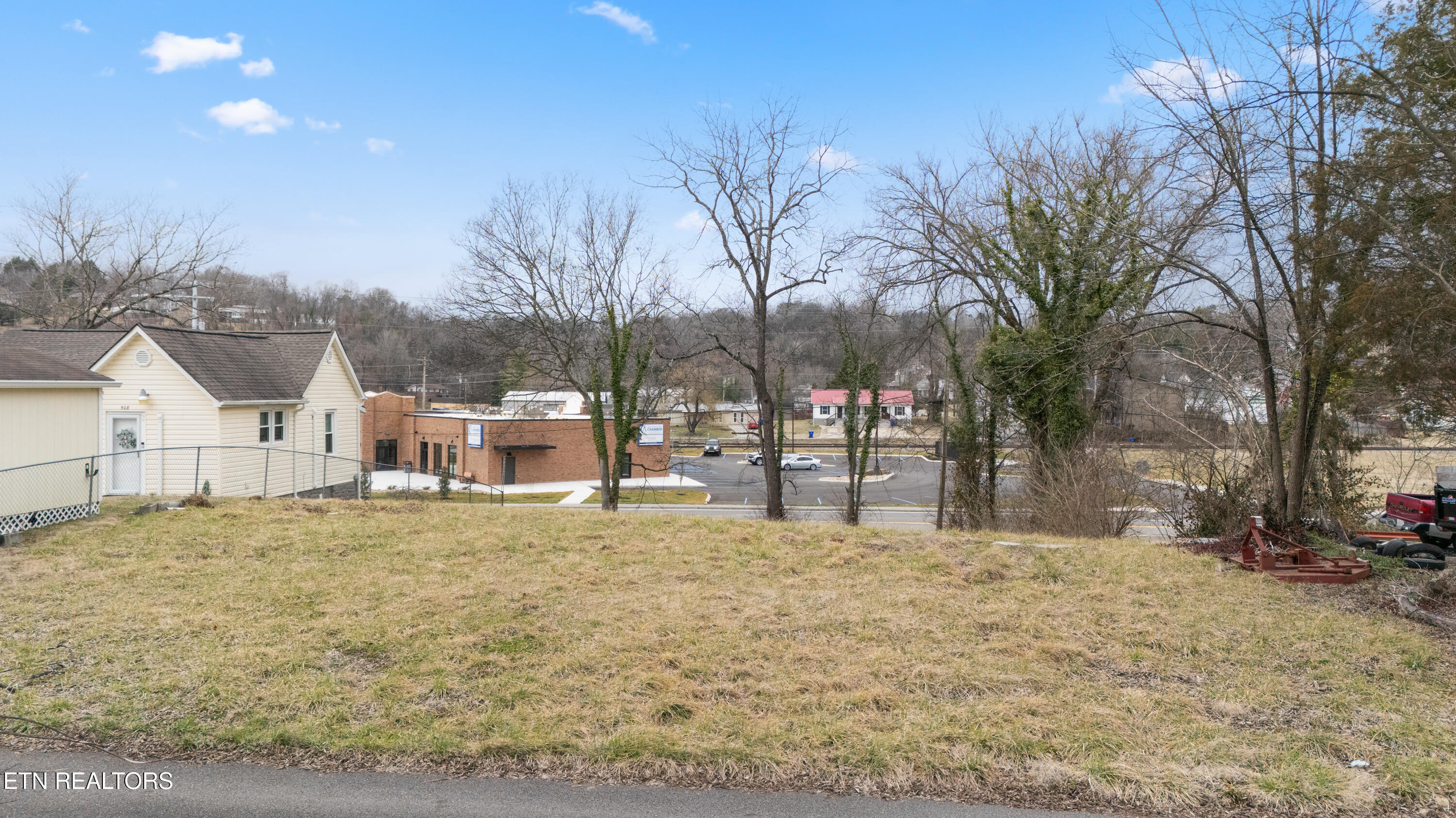 512 Carlock Street Clinton, TN 37716 - Photo 5 of 9 Positive Perceptions-1
