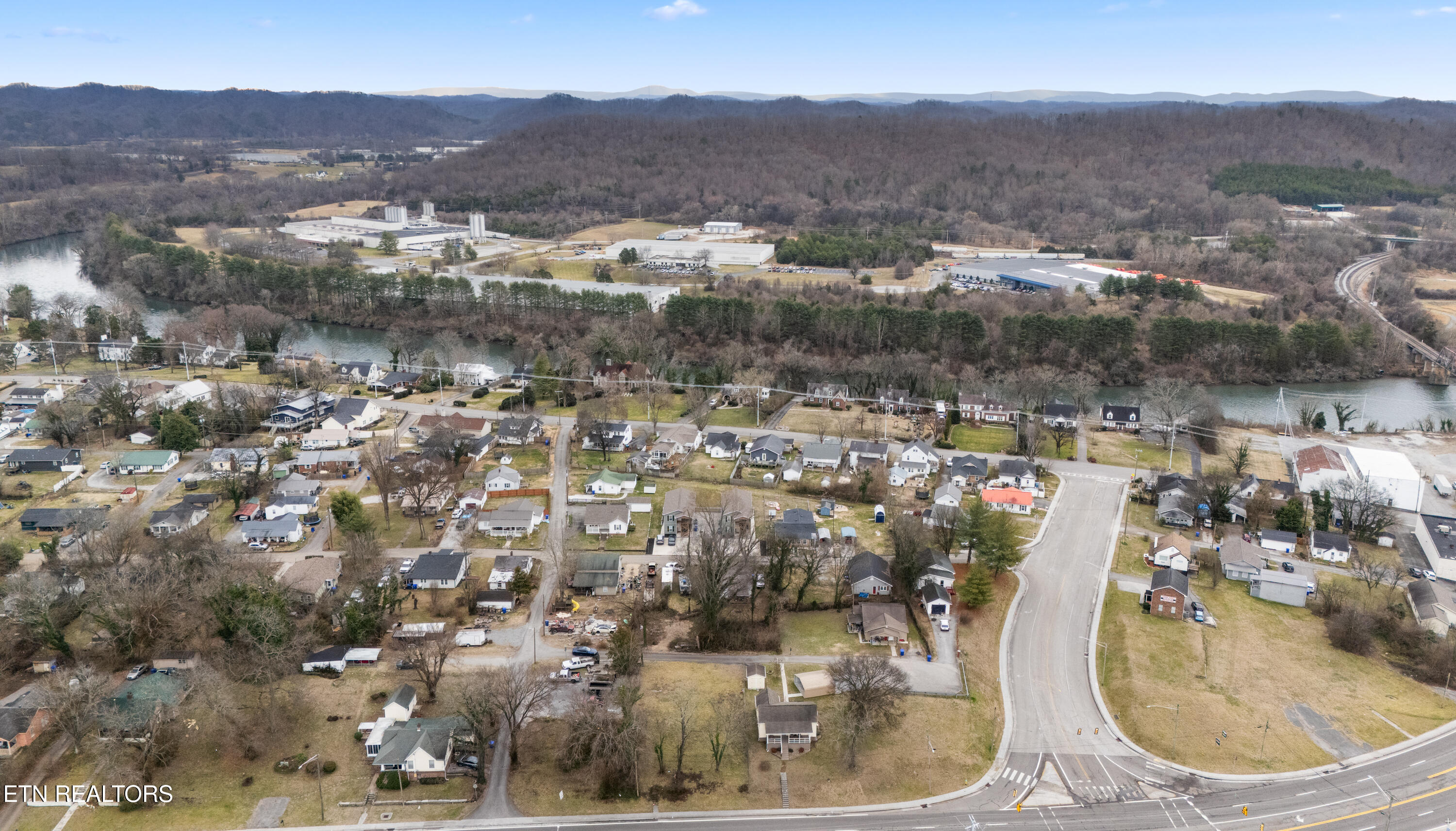 512 Carlock Street Clinton, TN 37716 - Photo 6 of 9 Positive Perceptions-7