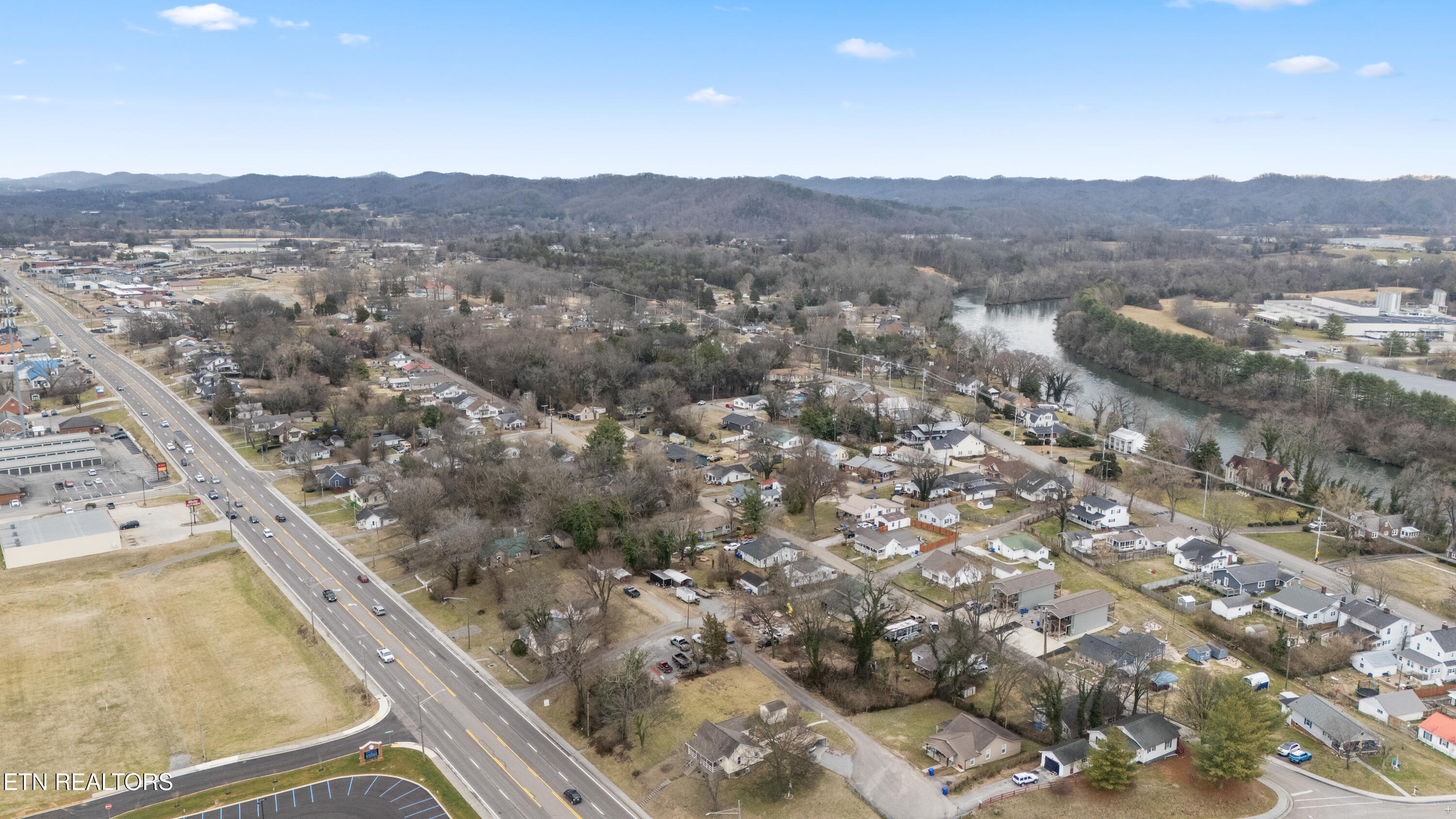 512 Carlock Street Clinton, TN 37716 - Photo 7 of 9 Positive Perceptions-8