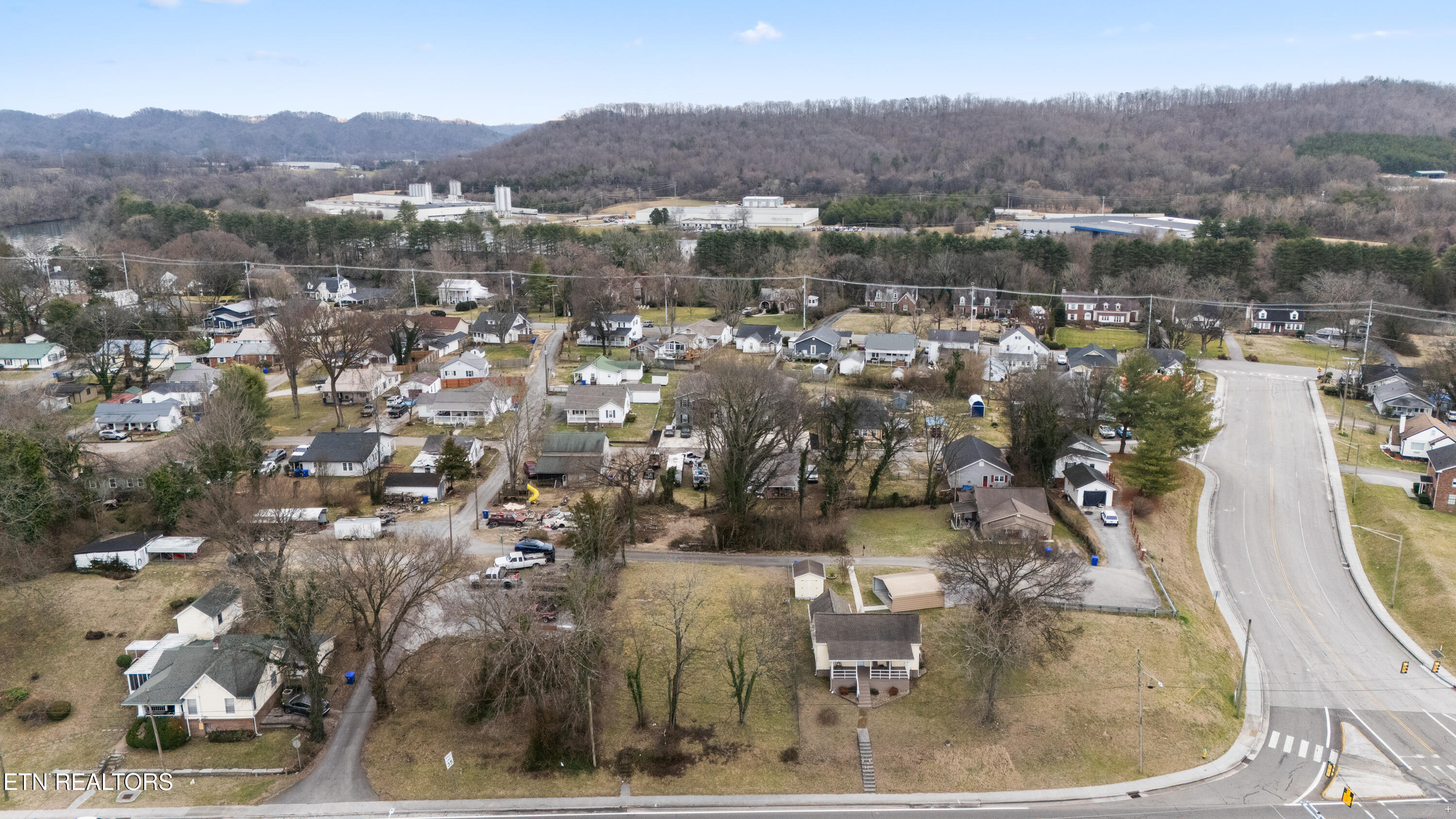 512 Carlock Street Clinton, TN 37716 - Photo 8 of 9 Positive Perceptions-9