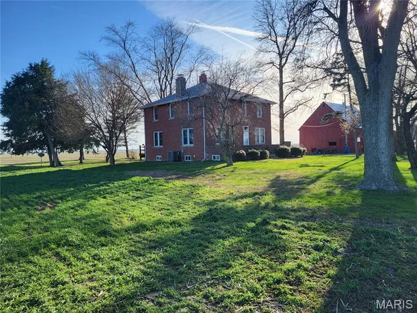 $260,000 | 12772 Buckeye Road, Highland, IL 62249