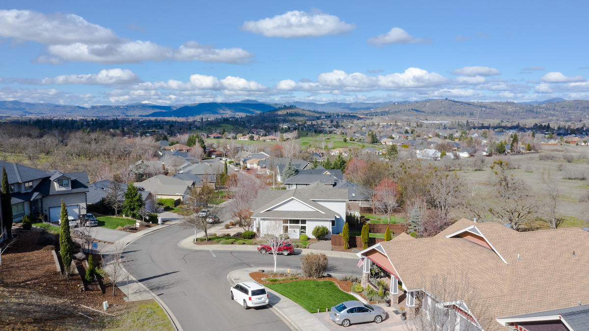 1318 Poppy Ridge Drive Eagle Point, OR 97524 - Photo 31 of 35 36