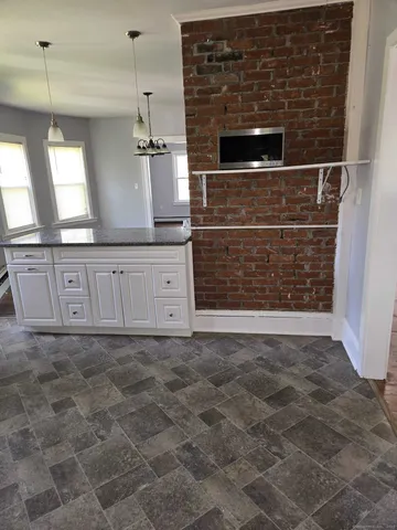 $1,700 | 175 Wilson Street, Hartford, CT 06106