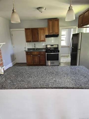 $1,700 | 175 Wilson Street, Hartford, CT 06106