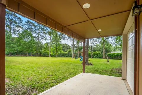 a view of a yard with a big yard