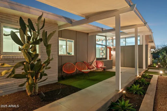 a view of a house with backyard and porch