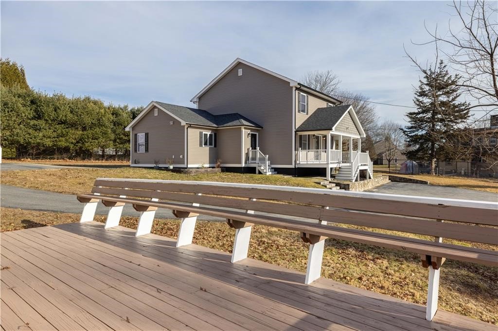 311 Hope Road Cranston, RI 02921 - Photo 3 of 33