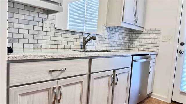 $1,850 | 6243 Shoreview Circle, Flowery Branch, GA 30542