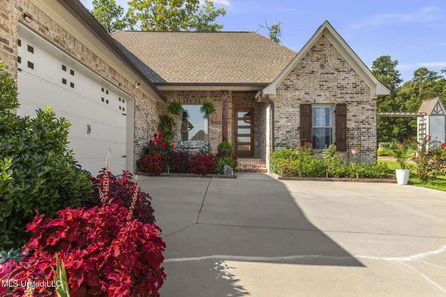 $425,000 | 600 Ponderosa Drive, Flowood, MS 39232