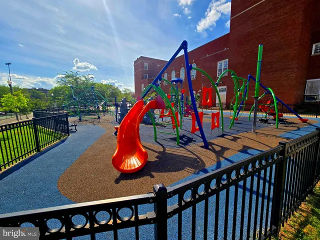 $1,760 | 757 Girard Street Northwest, Washington, DC 20001