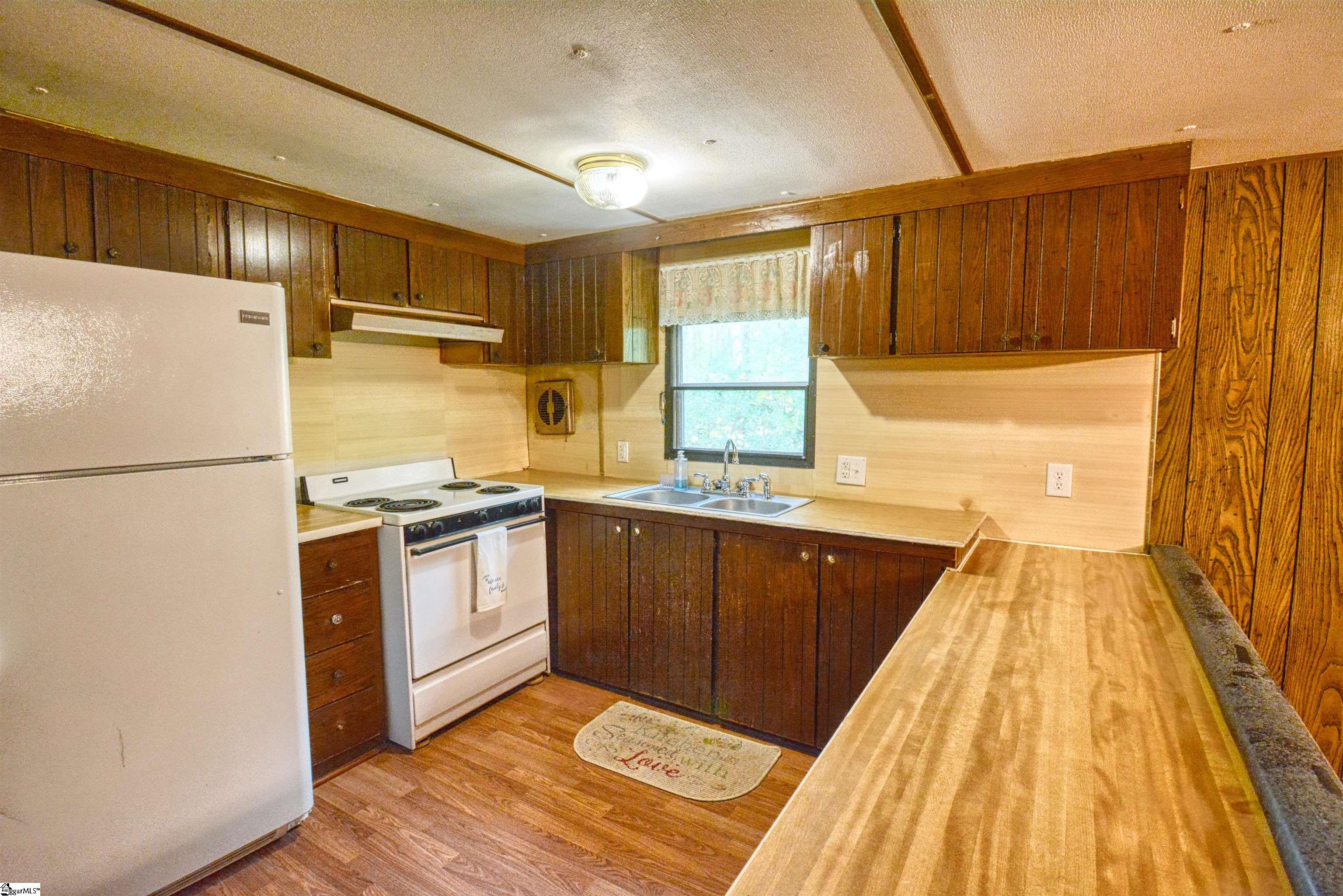 2430 East Tyger Bridge Road Greer, SC 29651 - Photo 5 of 27