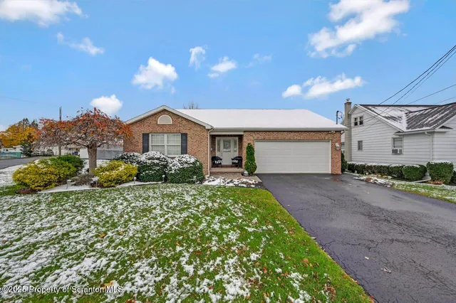 $2,200 | 11 Gilroy Street, Peckville, PA 18452