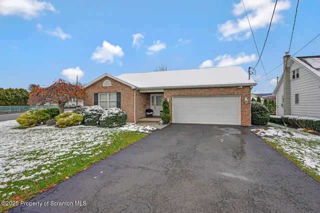 $2,200 | 11 Gilroy Street, Peckville, PA 18452