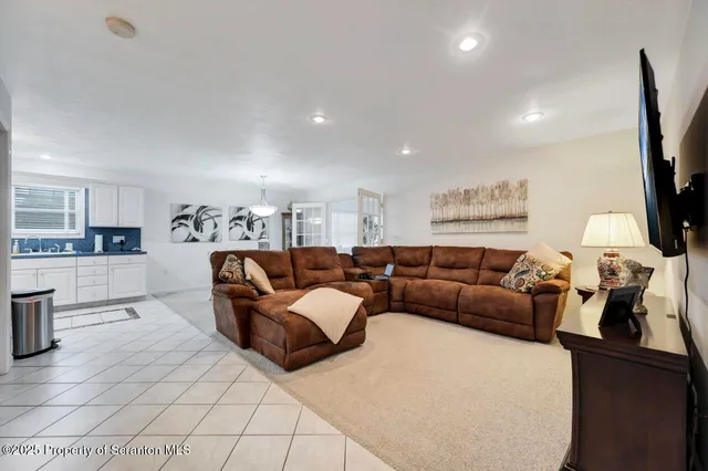 $2,200 | 11 Gilroy Street, Peckville, PA 18452